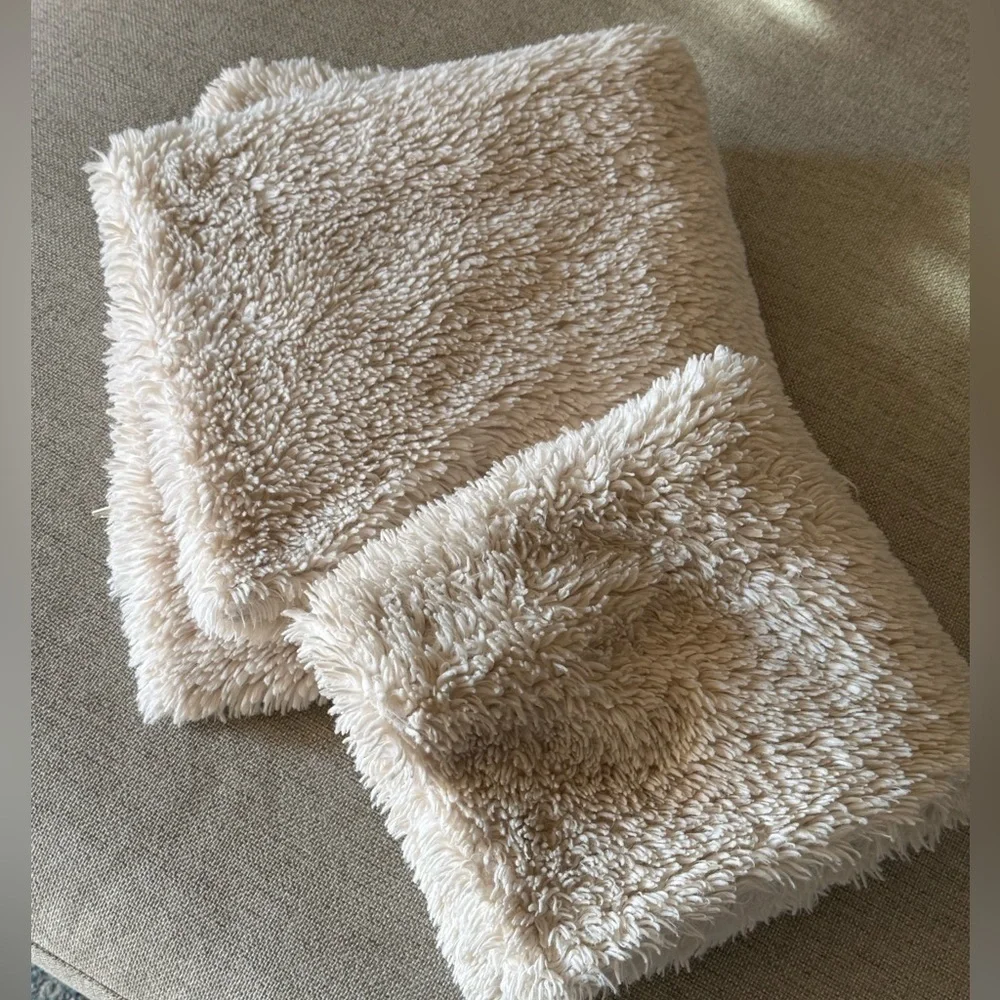 POTTERY BARN LUXE FAUX FUR PILLOW COVER SZ 18 X 18